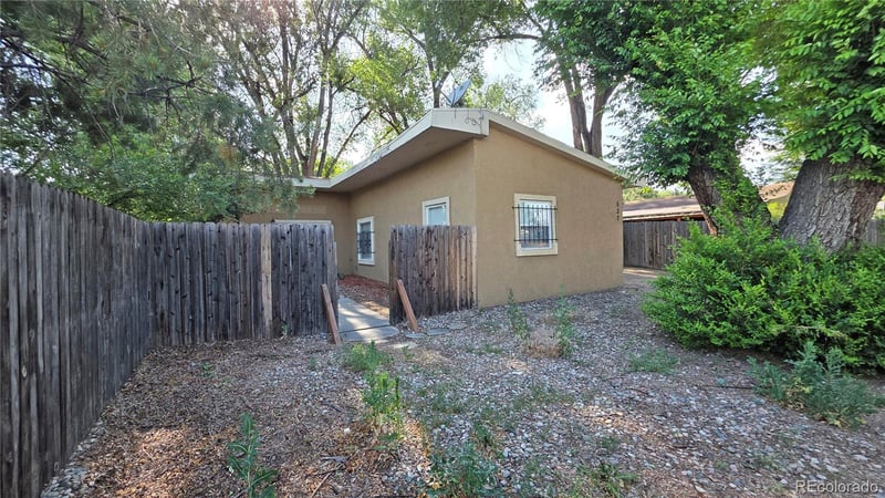 537 Crockett Ln, Colorado Springs, CO 80905
