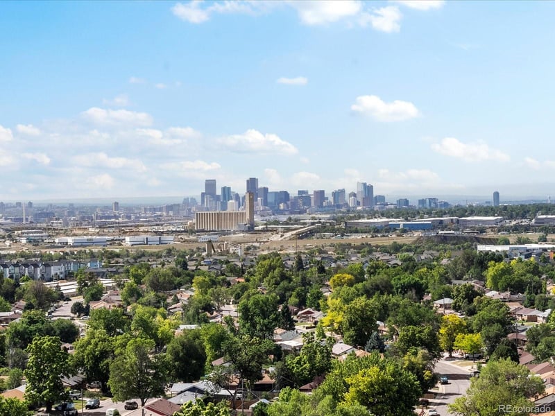 7296 Avrum Dr, Denver, CO 80221