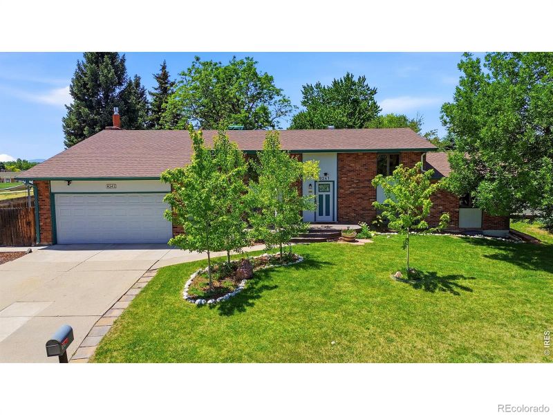 8241 W Pomona Dr, Arvada, CO 80005