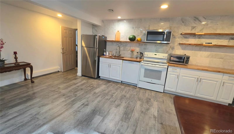 1525 S Holly St #104, Denver, CO 80222