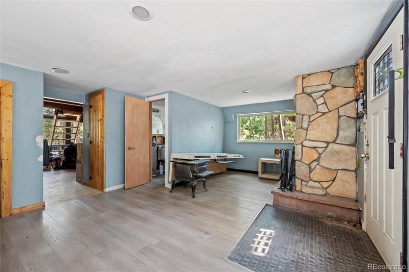 10275 Dowdle Dr, Golden, CO 80403