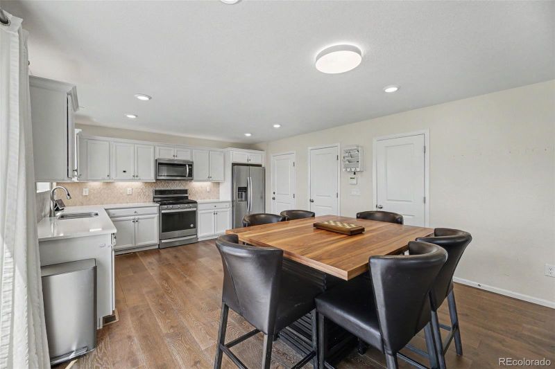 871 N Waterloo Cir, Aurora, CO 80018