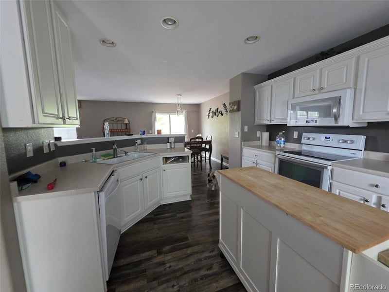16556 E Phillips Ln, Englewood, CO 80112