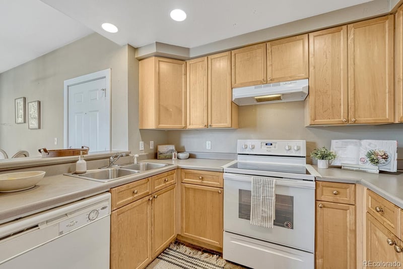 2818 Syracuse St #218, Denver, CO 80238