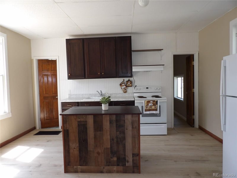 324 Lewis Ave, La Junta, CO 81050