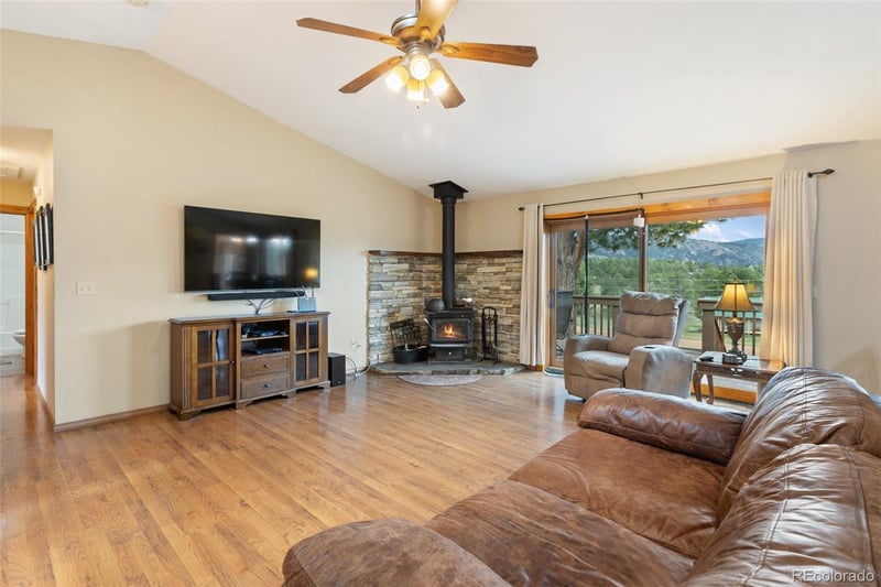 251 Surrey Ln, Florissant, CO 80816