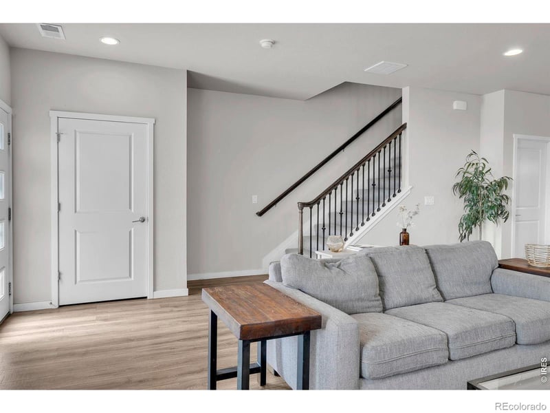 1083 Mountain Dr #B, Longmont, CO 80503
