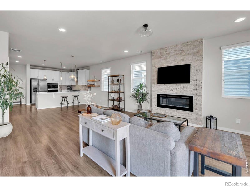1083 Mountain Dr #B, Longmont, CO 80503