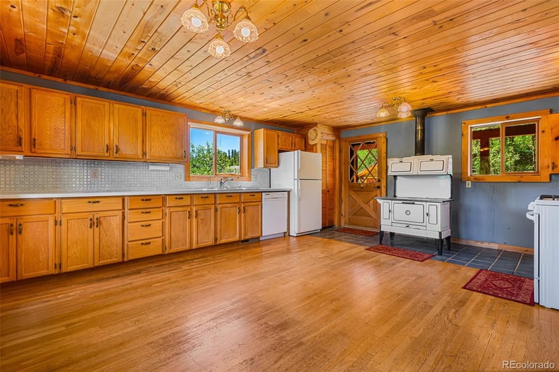 135 S Main St, Alma, CO 80420