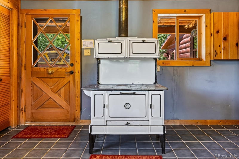 135 S Main St, Alma, CO 80420