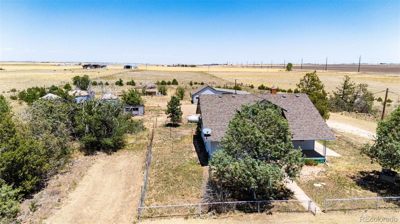 45501 E 38th Ave, Bennett, CO 80102