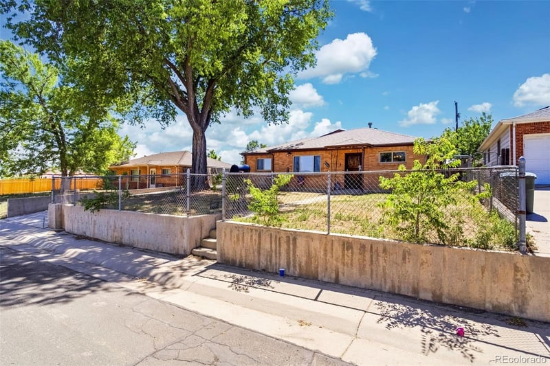 9411 Lilly Ct, Thornton, CO 80229