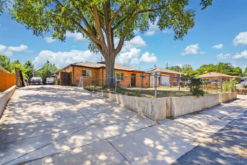 9411 Lilly Ct, Thornton, CO 80229