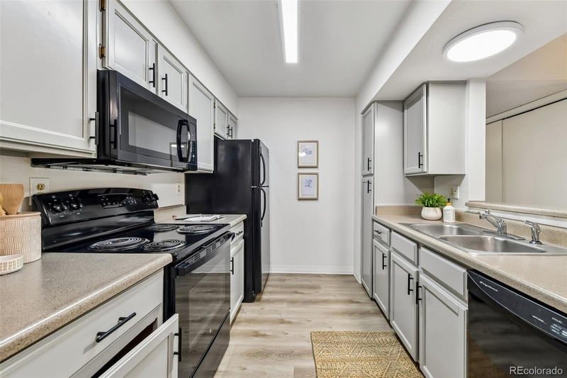 1075 S Elkhart Way #202, Aurora, CO 80012