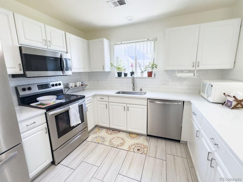 19163 E Wyoming Dr #105, Aurora, CO 80017