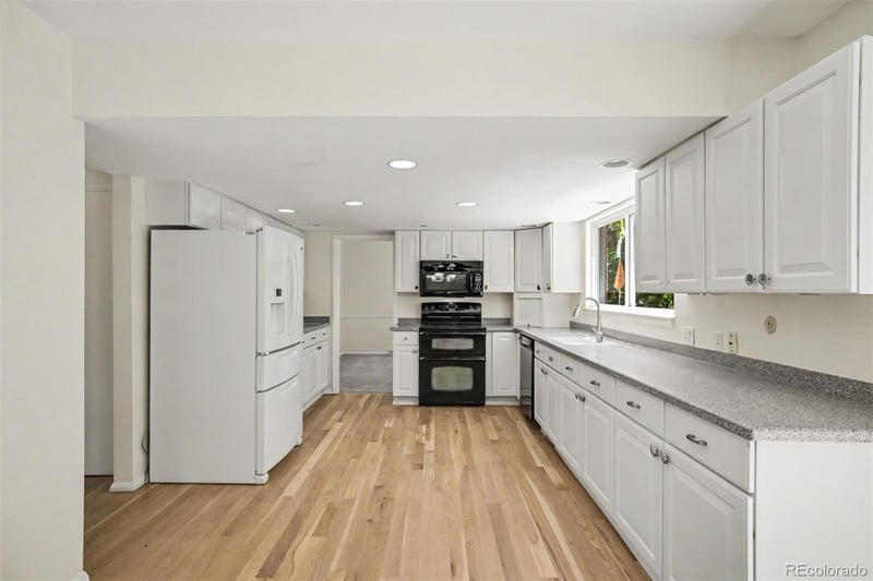 5496 W Hinsdale Pl, Littleton, CO 80128