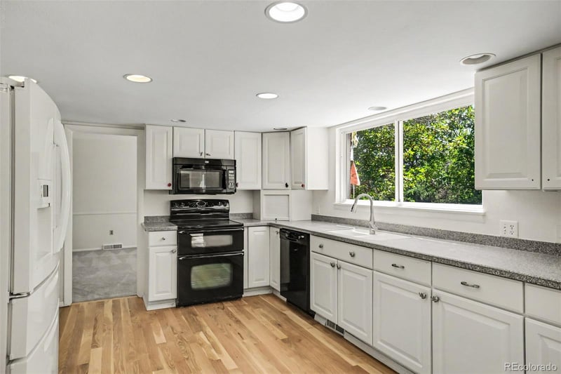 5496 W Hinsdale Pl, Littleton, CO 80128