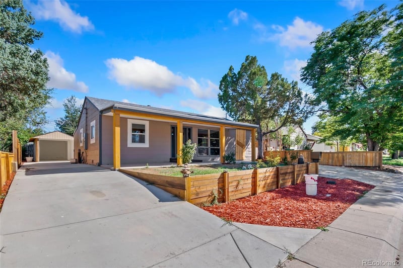 886 Kingston St, Aurora, CO 80010