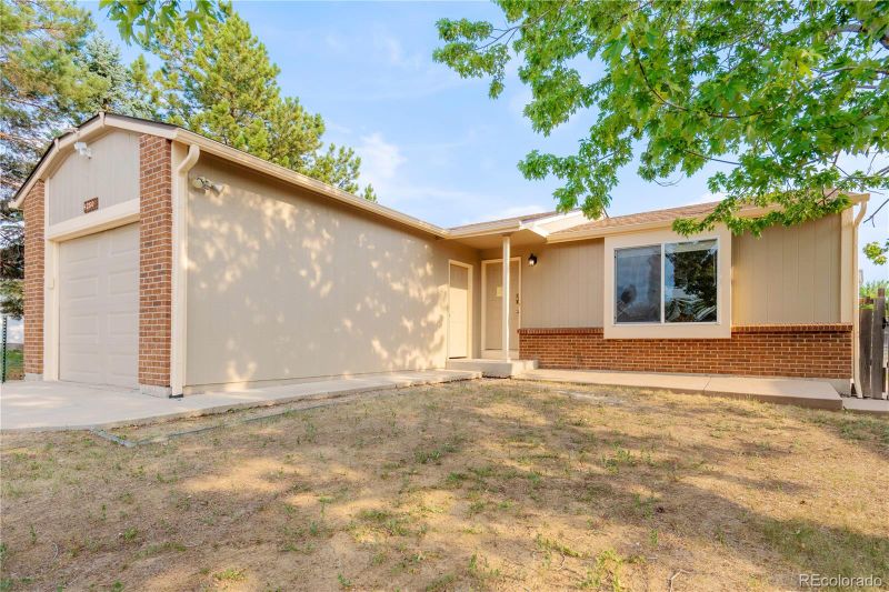 4280 S Biscay Cir, Aurora, CO 80013