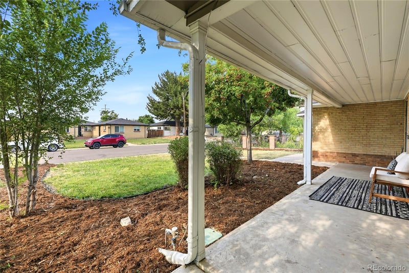5520 E Thrill Pl, Denver, CO 80207