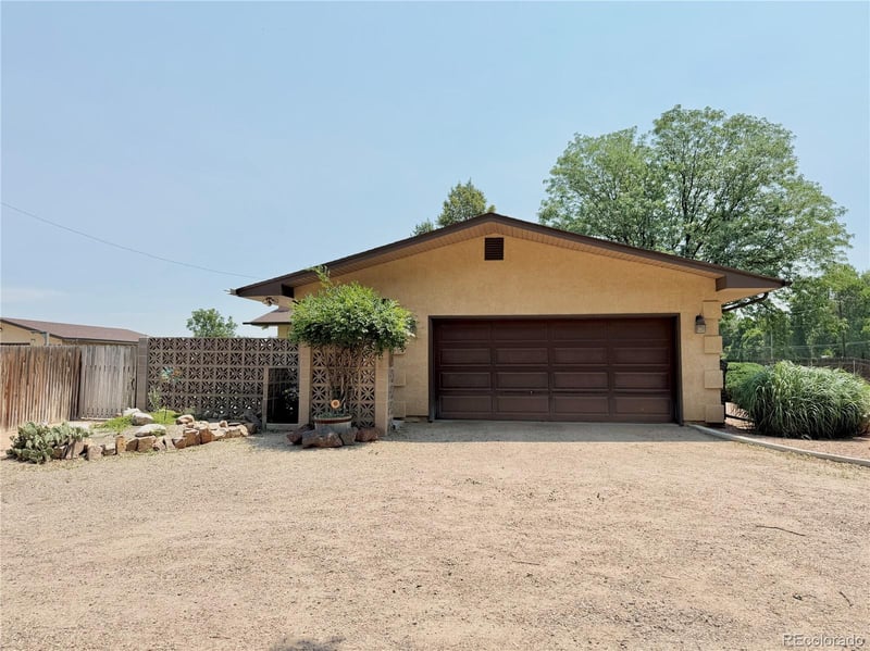 2209 Hillside Rd, Pueblo, CO 81006