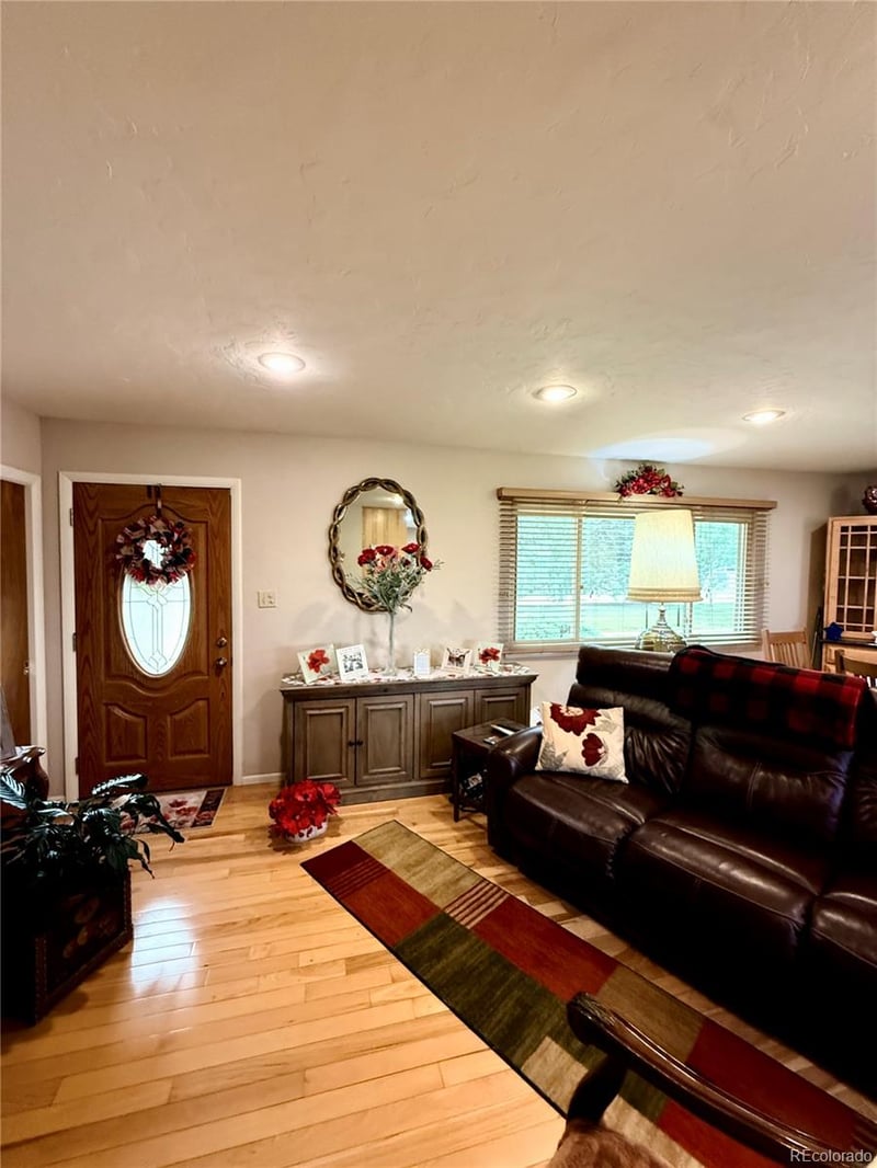 2209 Hillside Rd, Pueblo, CO 81006