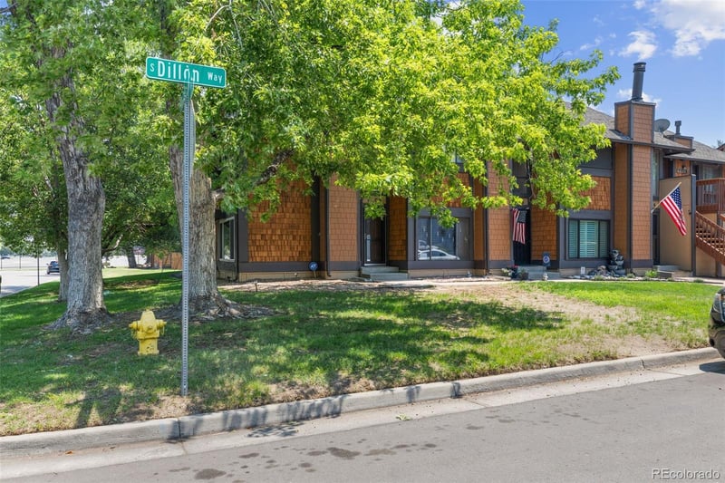 1206 S Dillon Way, Aurora, CO 80012