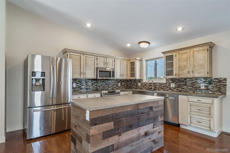 8245 Sun Country Dr, Elizabeth, CO 80107