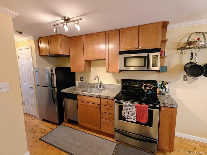1135 N Elizabeth St #102, Denver, CO 80206