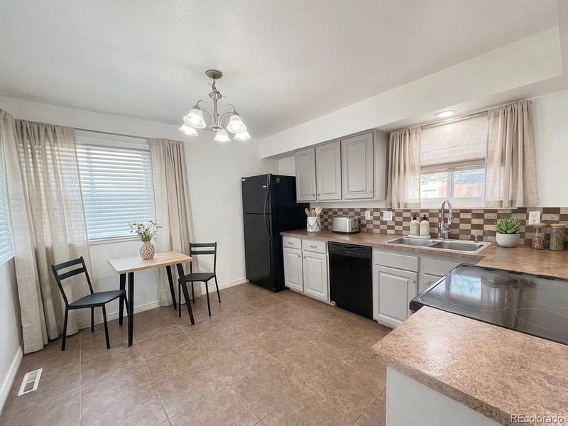 2803 Denver Ave, Longmont, CO 80503