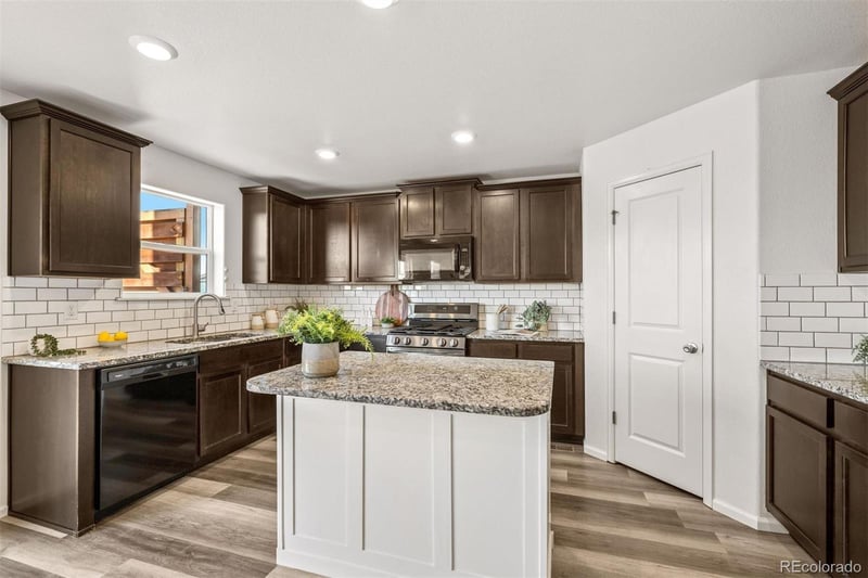 300 Mesa Ave, Lochbuie, CO 80603