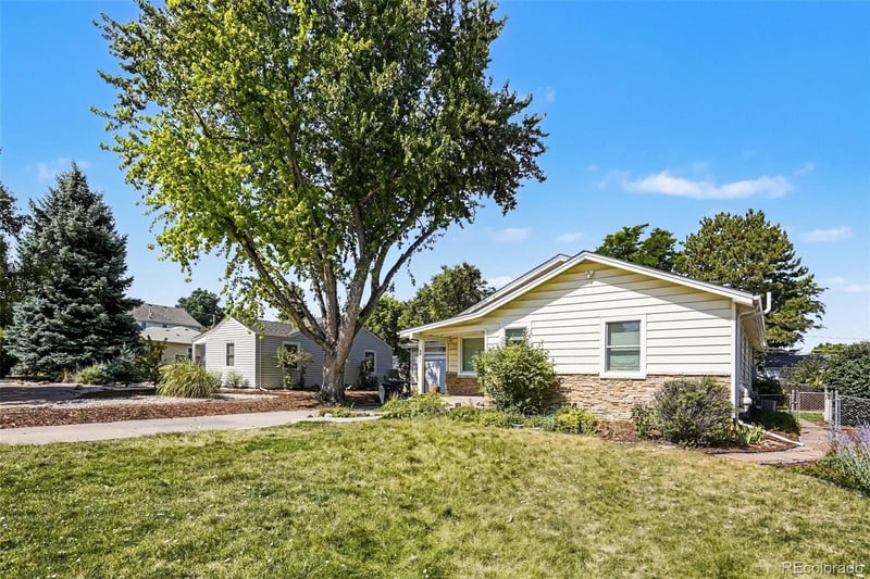 2935 S Clermont Dr, Denver, CO 80222