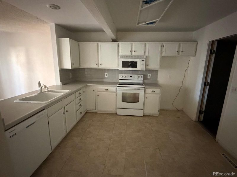 15361 E Louisiana Ave, Aurora, CO 80017