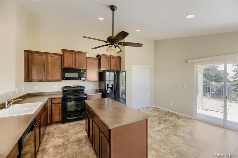 25293 E 5th Ave, Aurora, CO 80018