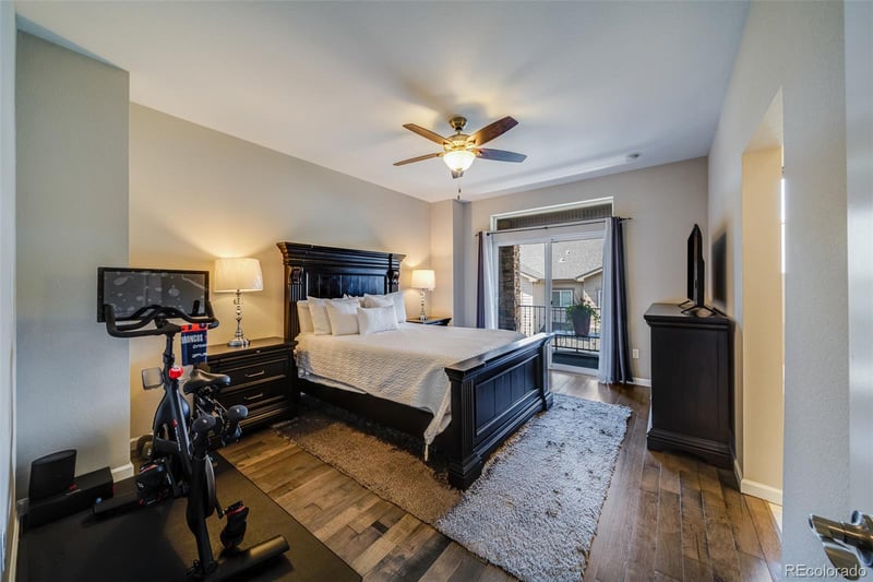 570 E Dry Creek Pl, Littleton, CO 80122