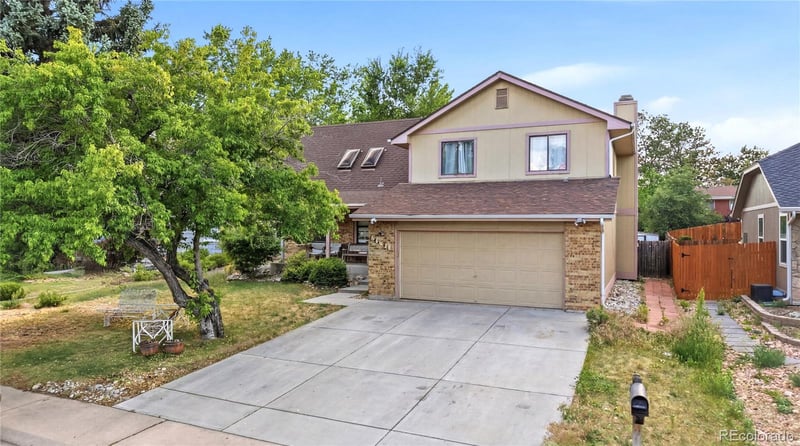 2131 S Newark Way, Aurora, CO 80014