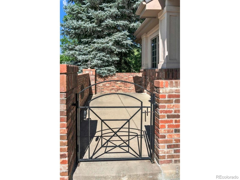 49 Coral Pl, Greenwood Village, CO 80111
