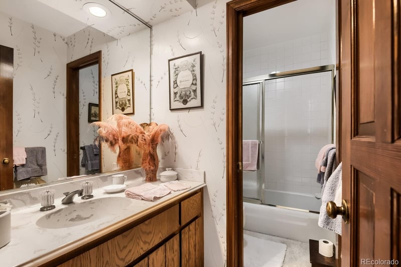 4255 S Olive St #8, Denver, CO 80237
