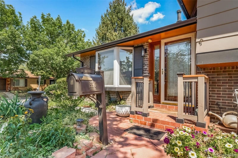 1590 Roslyn St, Denver, CO 80220