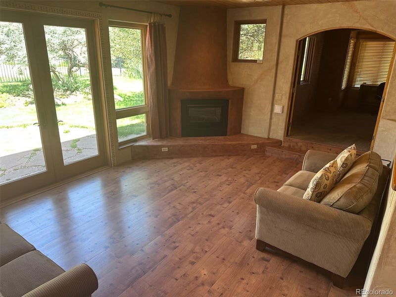 945 Oxford Ln, Colorado Springs, CO 80905