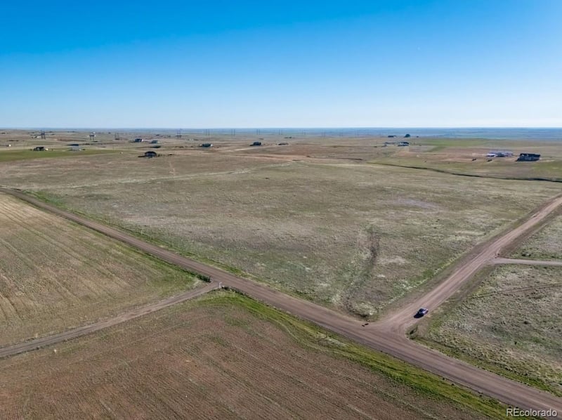 58701 E Lake Pl, Strasburg, CO 80136
