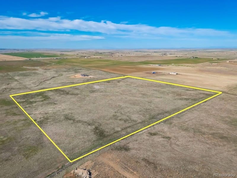 58701 E Lake Pl, Strasburg, CO 80136