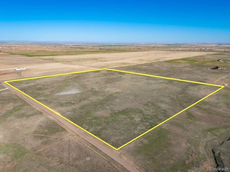 58701 E Lake Pl, Strasburg, CO 80136