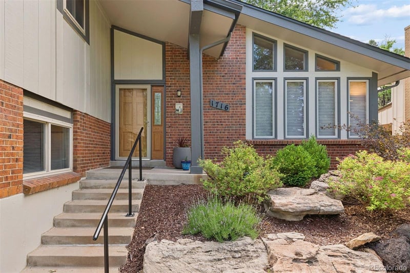 1716 S Newark Ct, Aurora, CO 80012