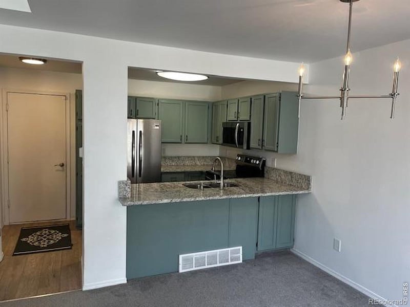 2142 Meadow Ct, Longmont, CO 80501
