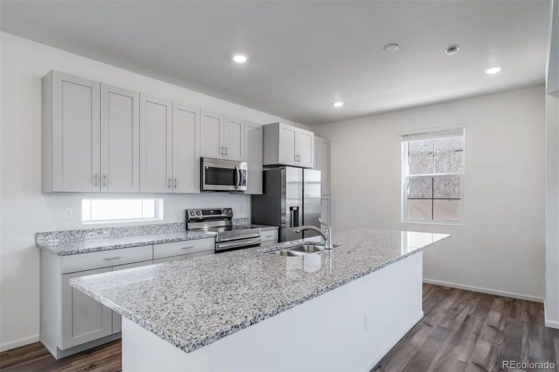 10082 Salem Ct, Commerce City, CO 80022