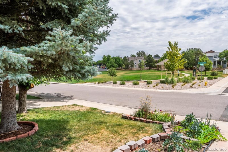 5519 S Versailles St, Aurora, CO 80015