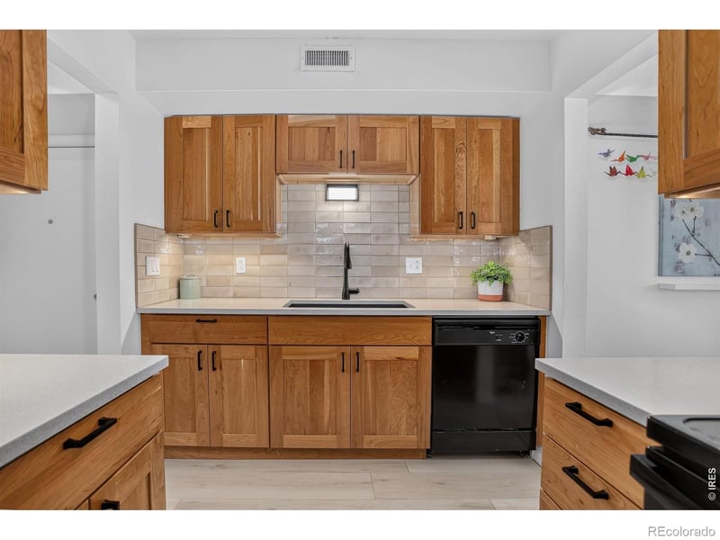 500 Manhattan Dr #D10, Boulder, CO 80303