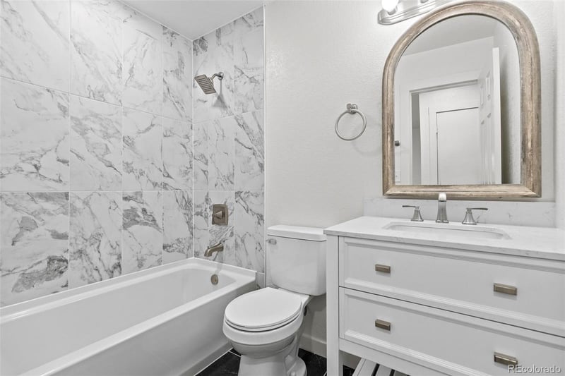 2882 S Mobile St, Aurora, CO 80013