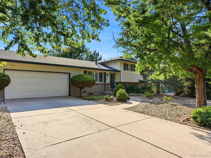 893 S Oswego Ct, Aurora, CO 80012